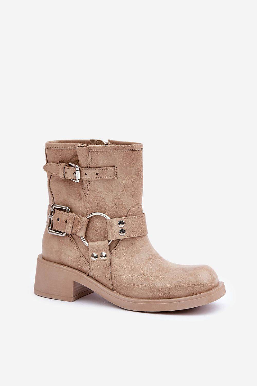 Boots Step in style - TrendFynd