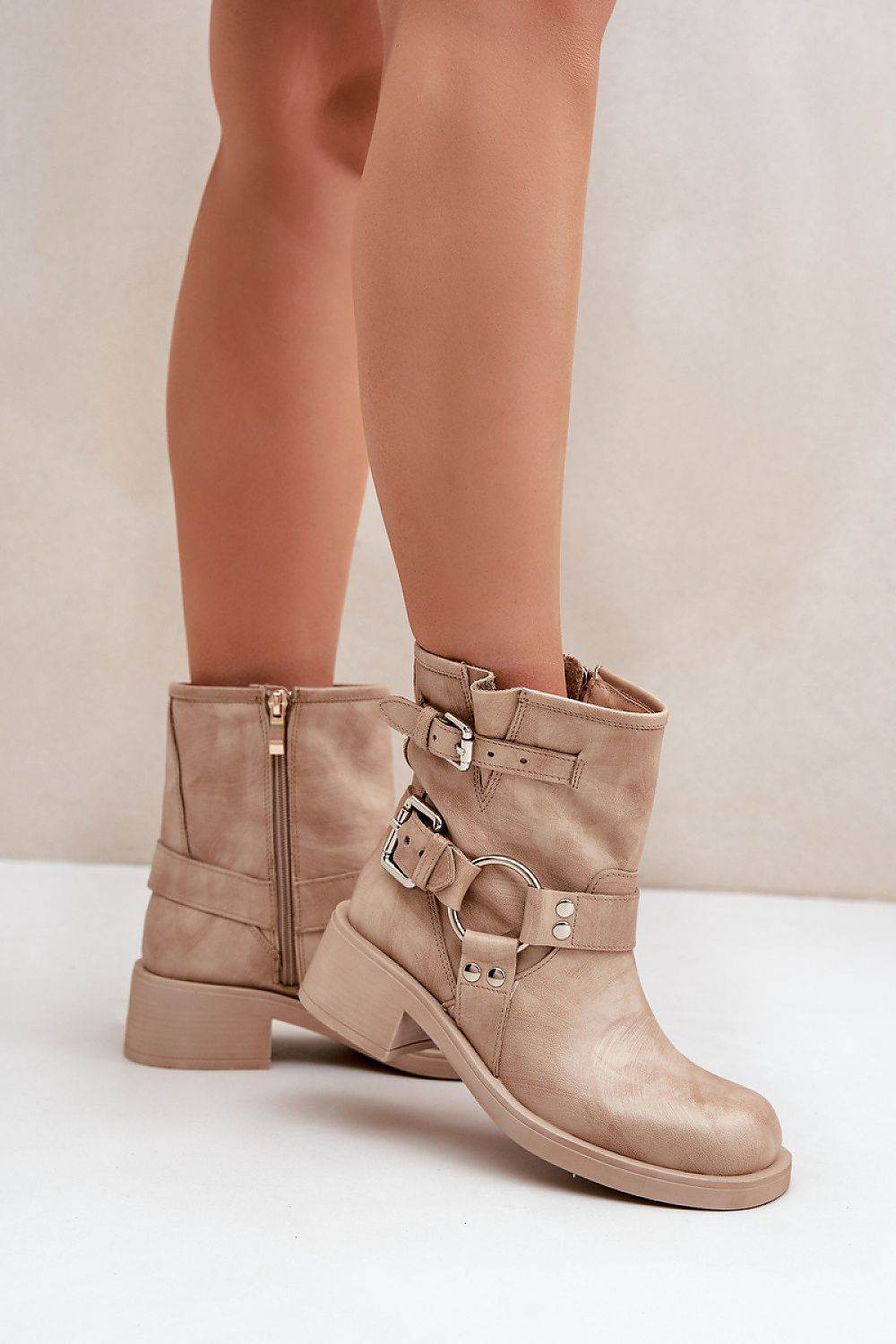Boots Step in style - TrendFynd