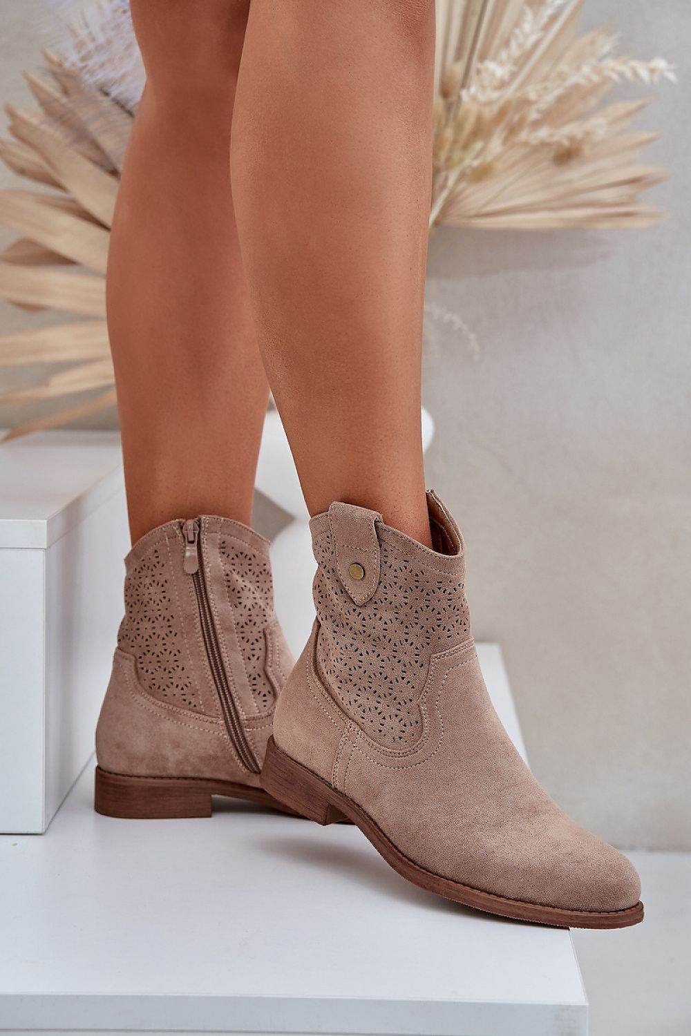 Boots Step in style - TrendFynd