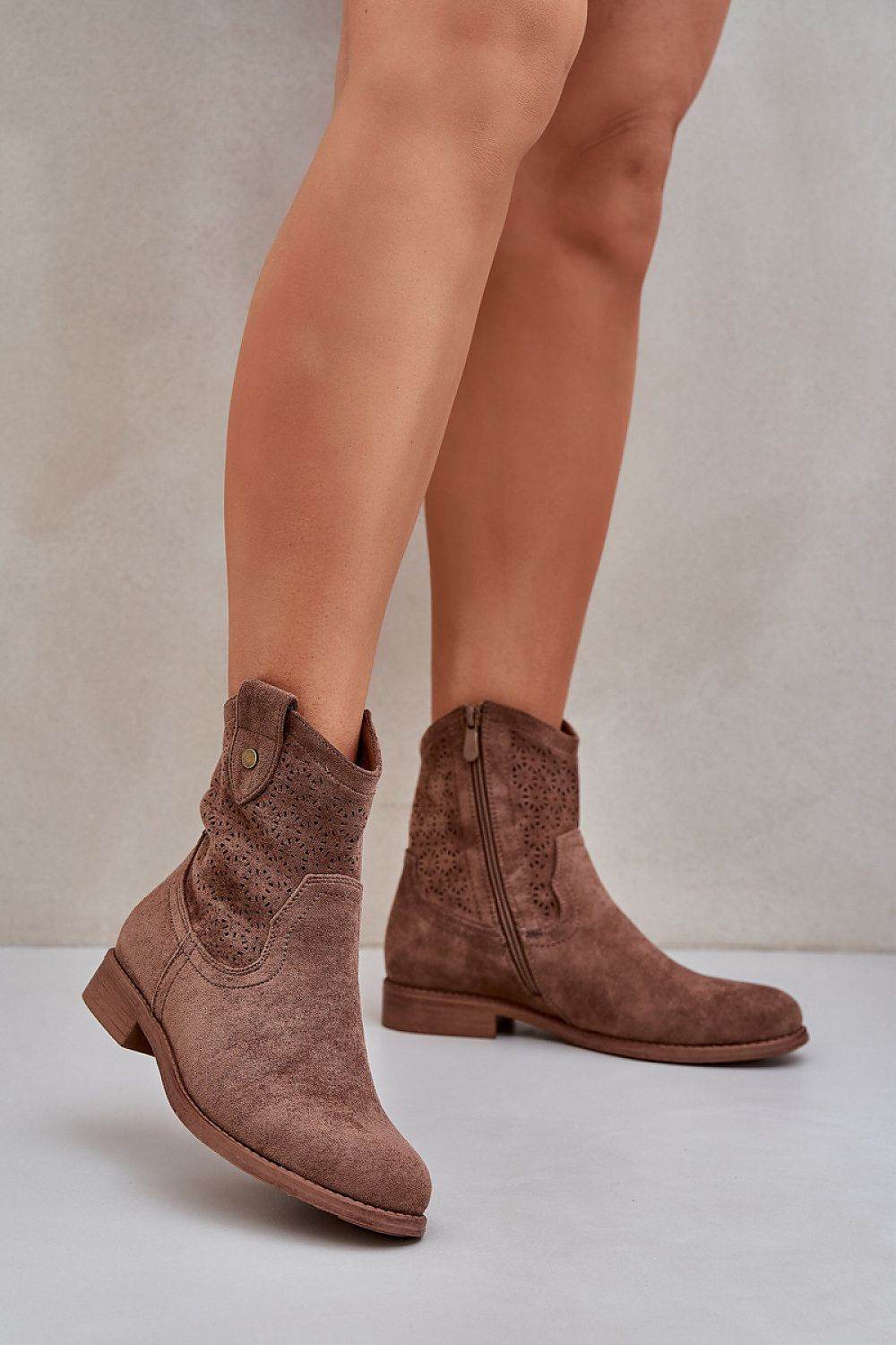 Boots Step in style - TrendFynd