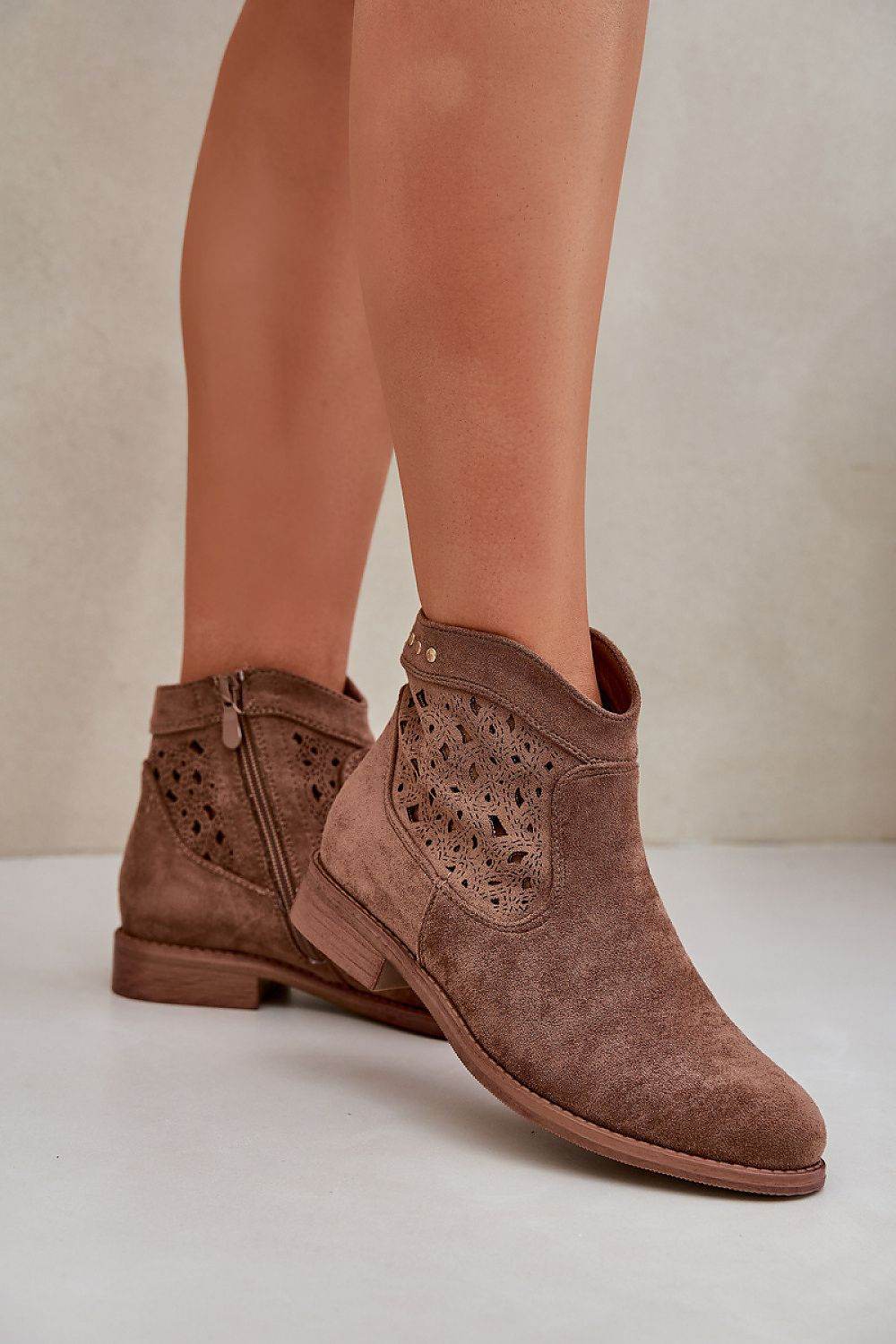 Boots Step in style - TrendFynd